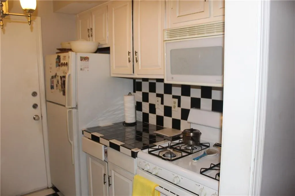 6851 Roswell Road Unit J13, Atlanta, Georgia 30328, 1 Bedroom Bedrooms, ,1 BathroomBathrooms,Residential,Sold,6851 Roswell Road Unit J13,6782720