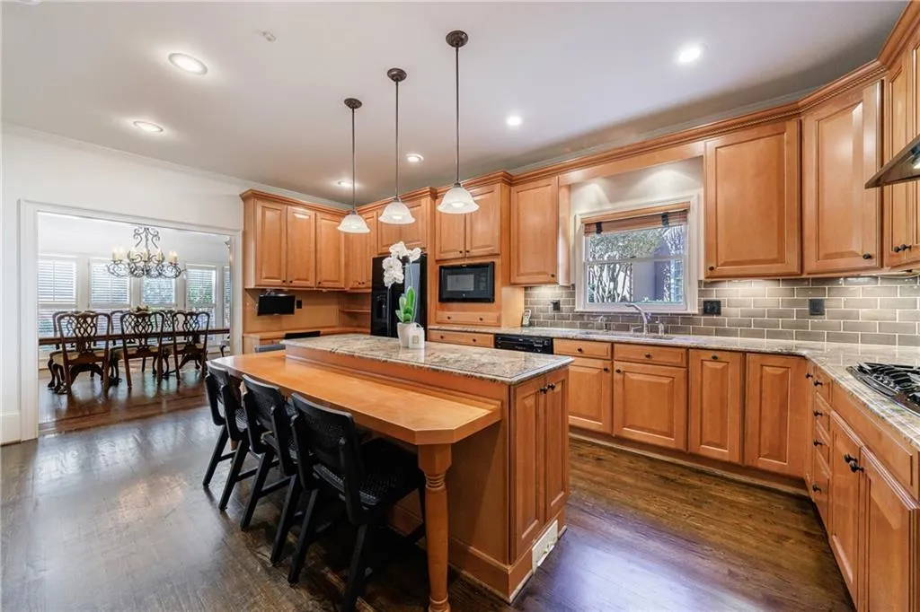 240 Embassy Court, Sandy Springs, Georgia 30328, 4 Bedrooms Bedrooms, ,3 BathroomsBathrooms,Residential,Sold,240 Embassy Court,7484711