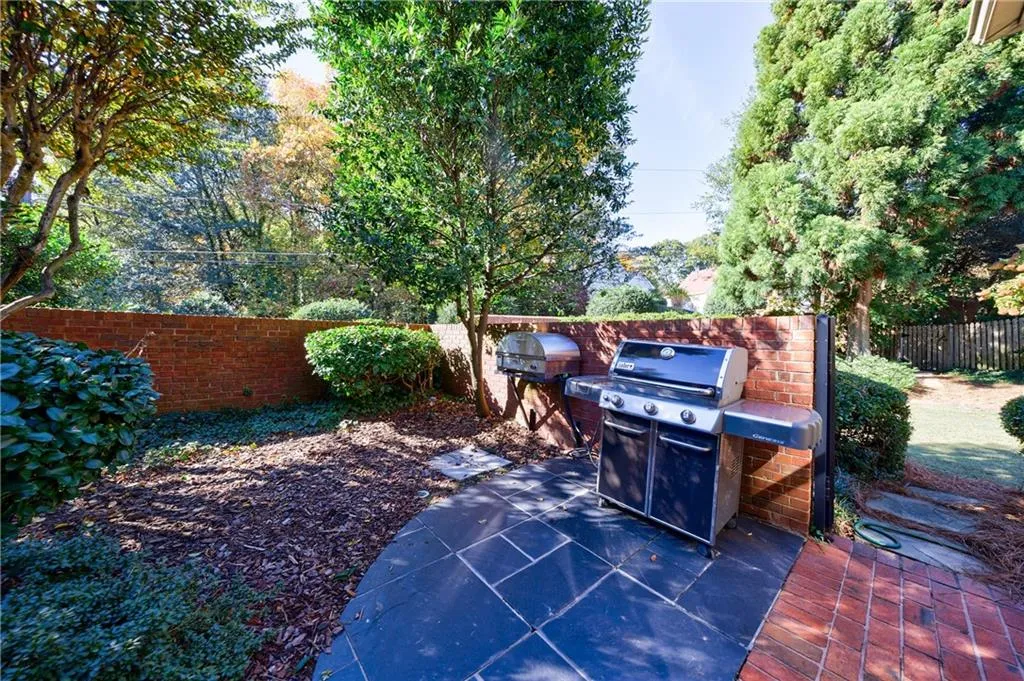 240 Embassy Court, Sandy Springs, Georgia 30328, 4 Bedrooms Bedrooms, ,3 BathroomsBathrooms,Residential,Sold,240 Embassy Court,7484711