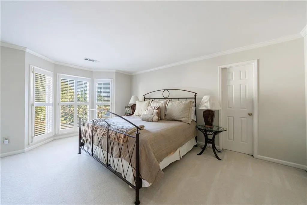 240 Embassy Court, Sandy Springs, Georgia 30328, 4 Bedrooms Bedrooms, ,3 BathroomsBathrooms,Residential,Sold,240 Embassy Court,7484711