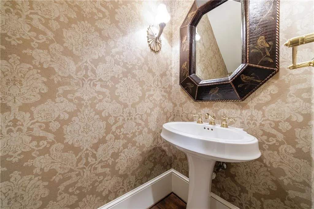 240 Embassy Court, Sandy Springs, Georgia 30328, 4 Bedrooms Bedrooms, ,3 BathroomsBathrooms,Residential,Sold,240 Embassy Court,7484711