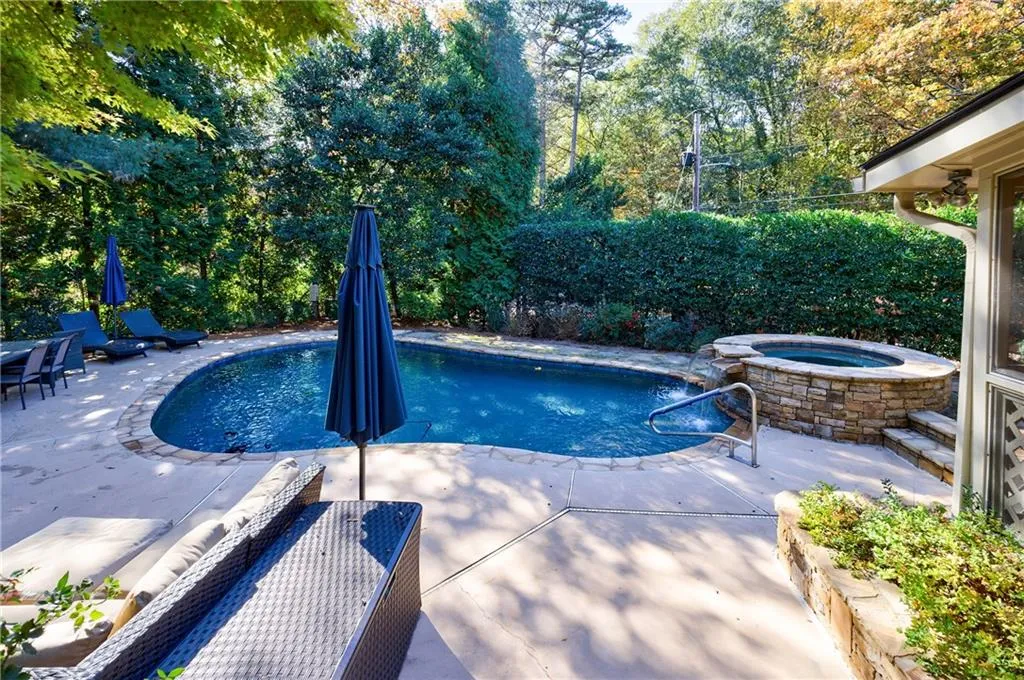 240 Embassy Court, Sandy Springs, Georgia 30328, 4 Bedrooms Bedrooms, ,3 BathroomsBathrooms,Residential,Sold,240 Embassy Court,7484711