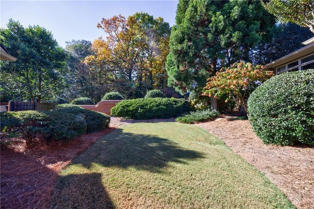 240 Embassy Court, Sandy Springs, Georgia 30328, 4 Bedrooms Bedrooms, ,3 BathroomsBathrooms,Residential,Sold,240 Embassy Court,7484711