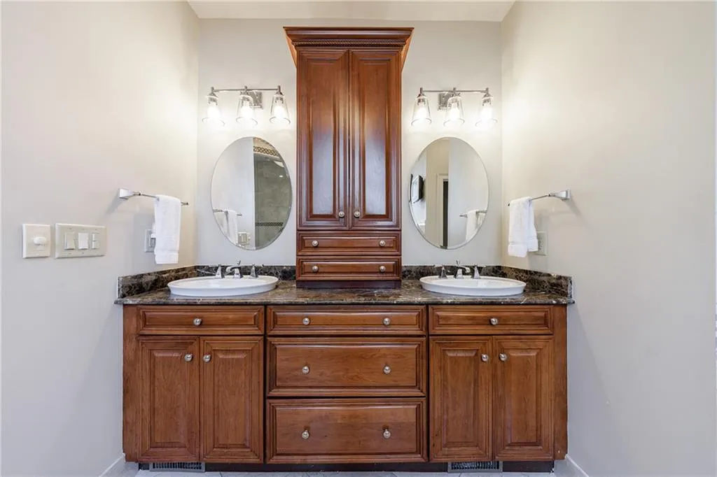 240 Embassy Court, Sandy Springs, Georgia 30328, 4 Bedrooms Bedrooms, ,3 BathroomsBathrooms,Residential,Sold,240 Embassy Court,7484711