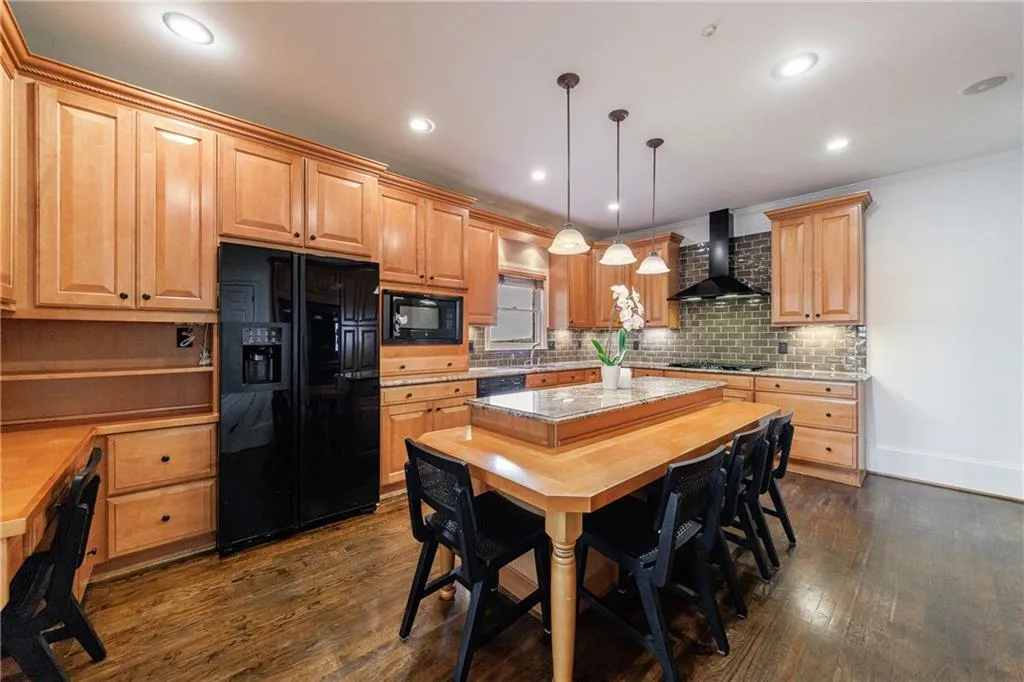 240 Embassy Court, Sandy Springs, Georgia 30328, 4 Bedrooms Bedrooms, ,3 BathroomsBathrooms,Residential,Sold,240 Embassy Court,7484711