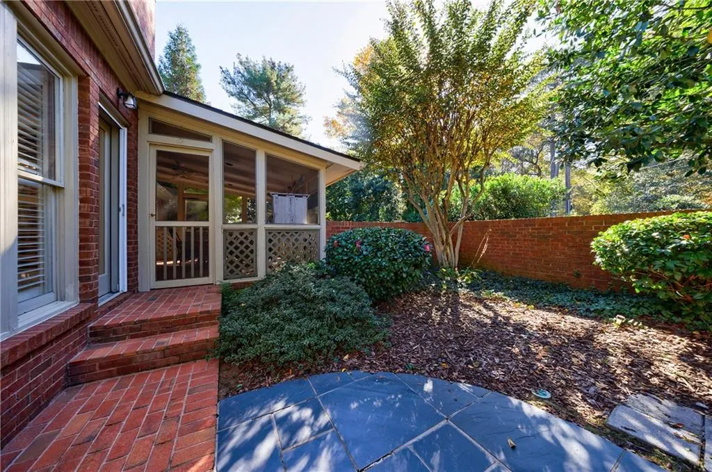 240 Embassy Court, Sandy Springs, Georgia 30328, 4 Bedrooms Bedrooms, ,3 BathroomsBathrooms,Residential,Sold,240 Embassy Court,7484711