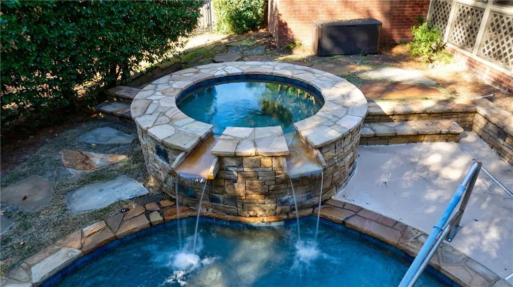 240 Embassy Court, Sandy Springs, Georgia 30328, 4 Bedrooms Bedrooms, ,3 BathroomsBathrooms,Residential,Sold,240 Embassy Court,7484711