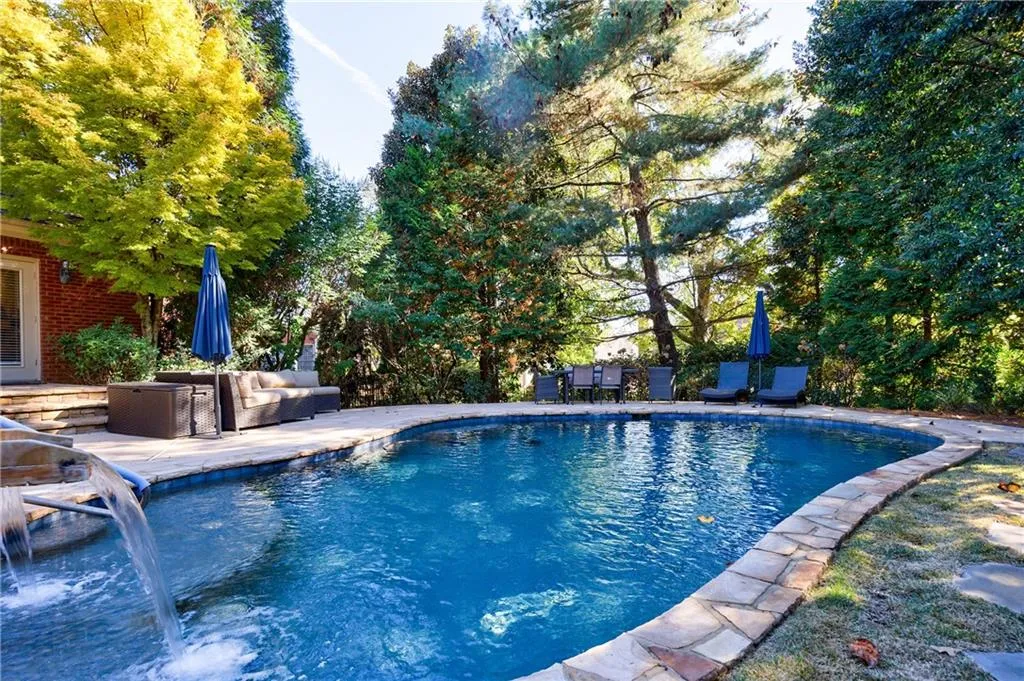 240 Embassy Court, Sandy Springs, Georgia 30328, 4 Bedrooms Bedrooms, ,3 BathroomsBathrooms,Residential,Sold,240 Embassy Court,7484711