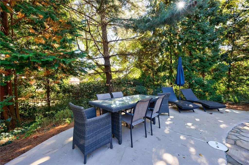 240 Embassy Court, Sandy Springs, Georgia 30328, 4 Bedrooms Bedrooms, ,3 BathroomsBathrooms,Residential,Sold,240 Embassy Court,7484711