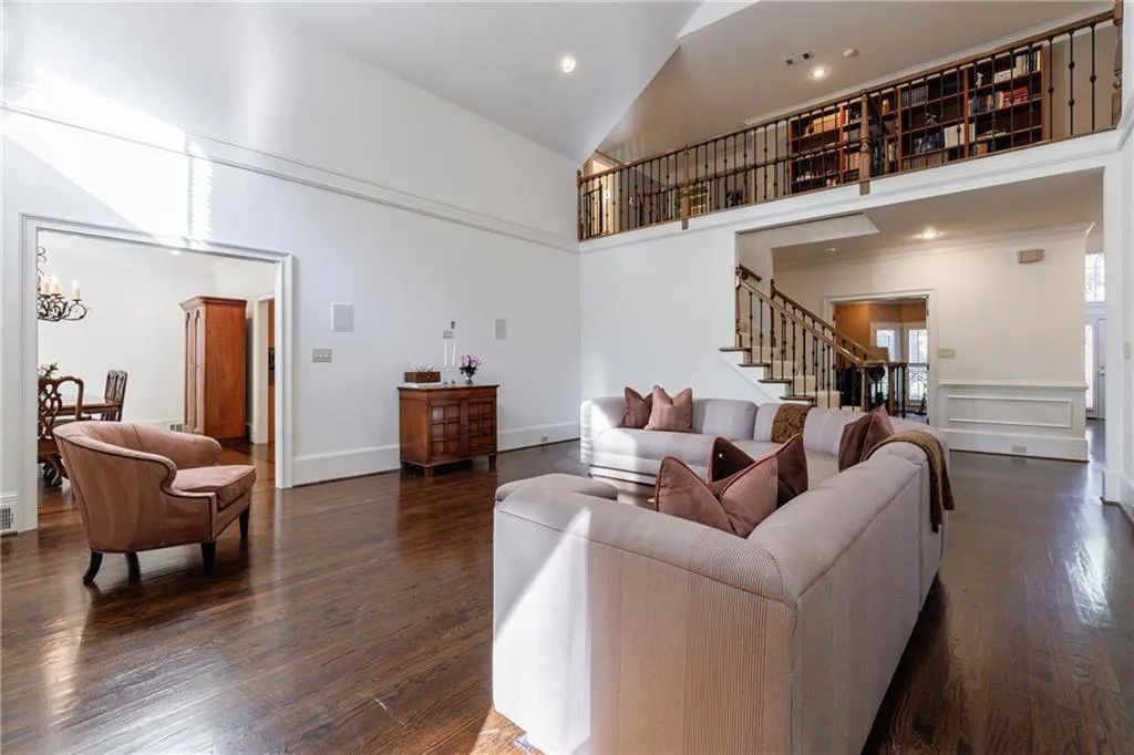 240 Embassy Court, Sandy Springs, Georgia 30328, 4 Bedrooms Bedrooms, ,3 BathroomsBathrooms,Residential,Sold,240 Embassy Court,7484711