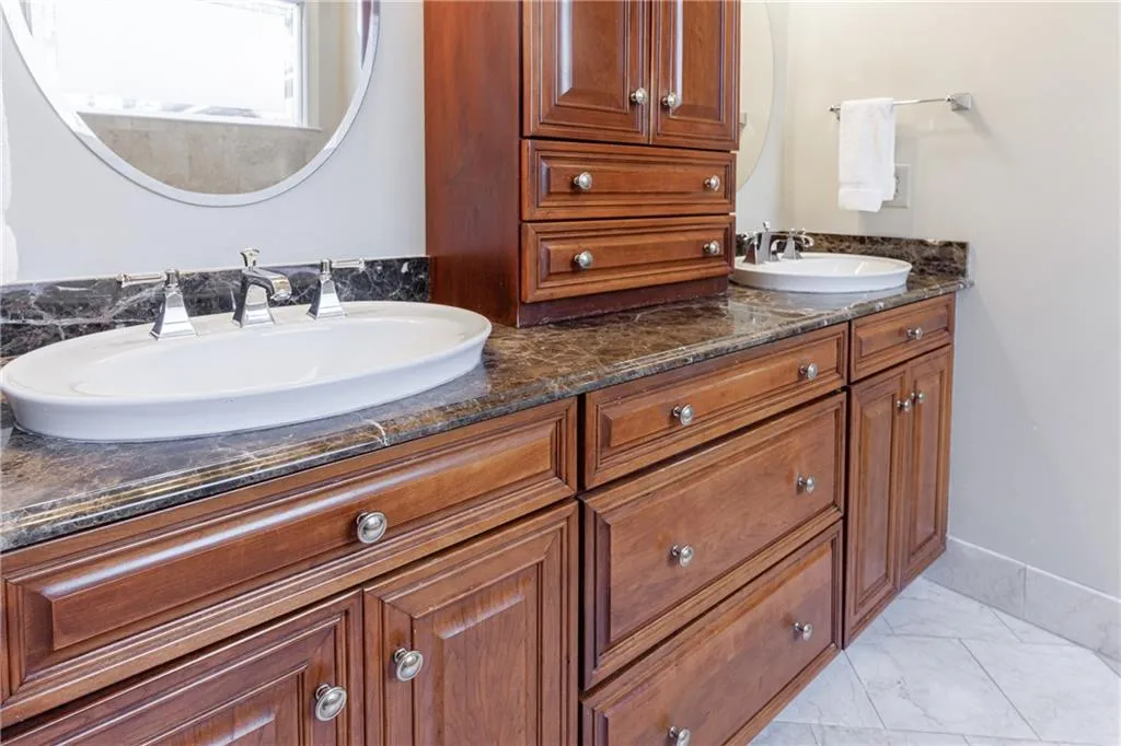 240 Embassy Court, Sandy Springs, Georgia 30328, 4 Bedrooms Bedrooms, ,3 BathroomsBathrooms,Residential,Sold,240 Embassy Court,7484711