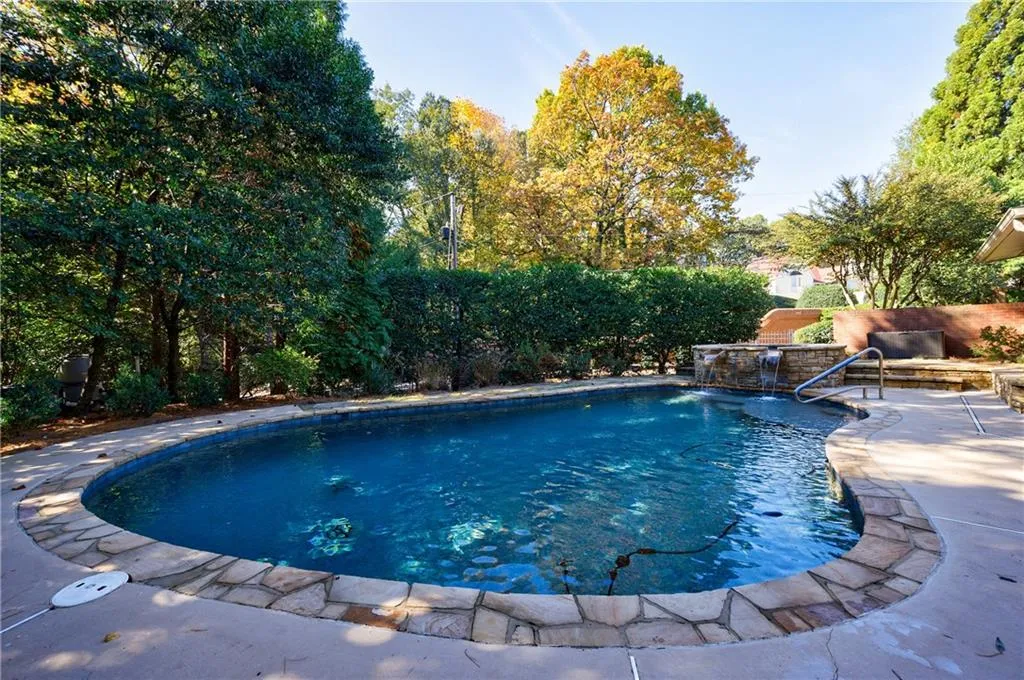 240 Embassy Court, Sandy Springs, Georgia 30328, 4 Bedrooms Bedrooms, ,3 BathroomsBathrooms,Residential,Sold,240 Embassy Court,7484711