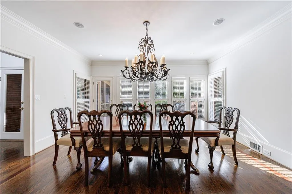 240 Embassy Court, Sandy Springs, Georgia 30328, 4 Bedrooms Bedrooms, ,3 BathroomsBathrooms,Residential,Sold,240 Embassy Court,7484711