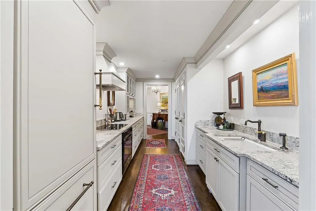 2660 Peachtree Road Nw Unit 32b, Atlanta, Georgia 30305, 1 Bedroom Bedrooms, 0 ,2 BathroomsBathrooms,Residential,Sold,2660 Peachtree Road Nw Unit 32b,7756014