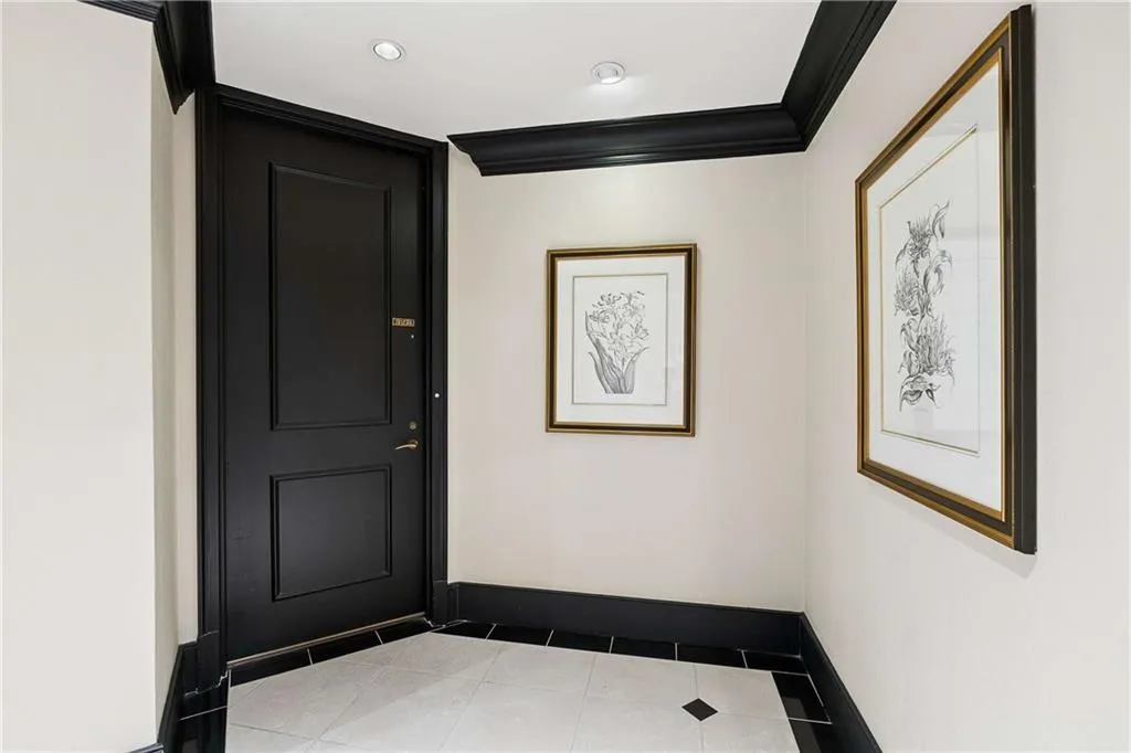 2660 Peachtree Road Nw Unit 32b, Atlanta, Georgia 30305, 1 Bedroom Bedrooms, 0 ,2 BathroomsBathrooms,Residential,Sold,2660 Peachtree Road Nw Unit 32b,7756014