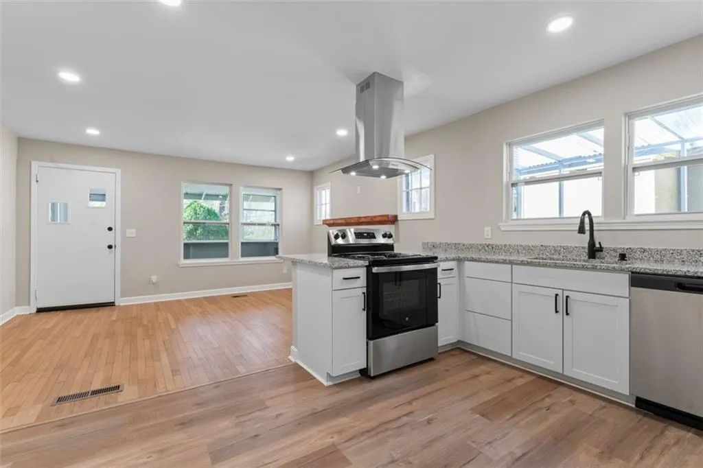 Bright, airy kitchen with all new appliances and lots of windows!