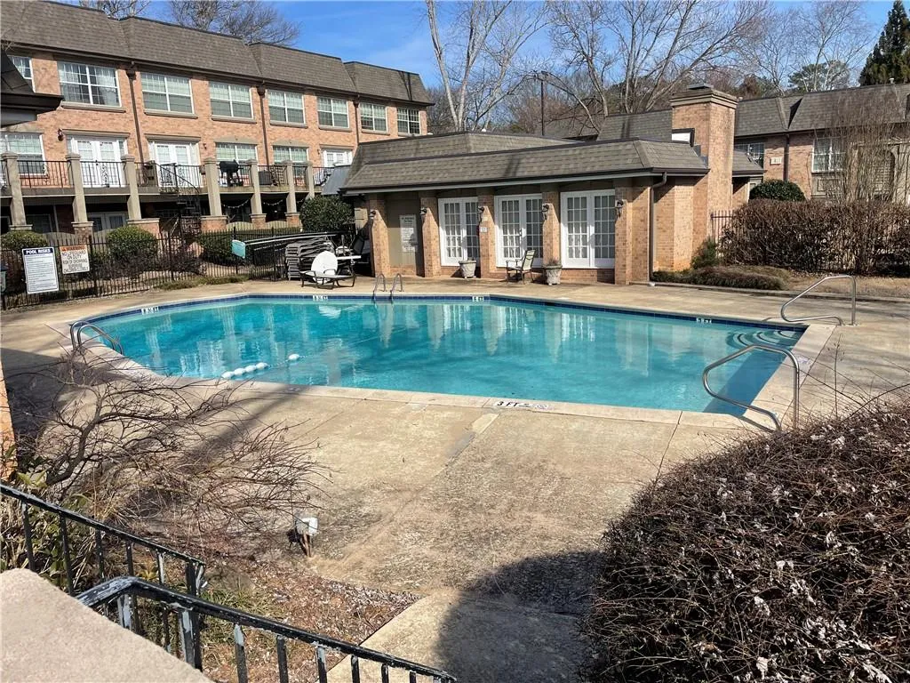 6980 Roswell Road Unit A8, Atlanta, Georgia 30328, 3 Bedrooms Bedrooms, ,2 BathroomsBathrooms,Residential,Sold,6980 Roswell Road Unit A8,7175910