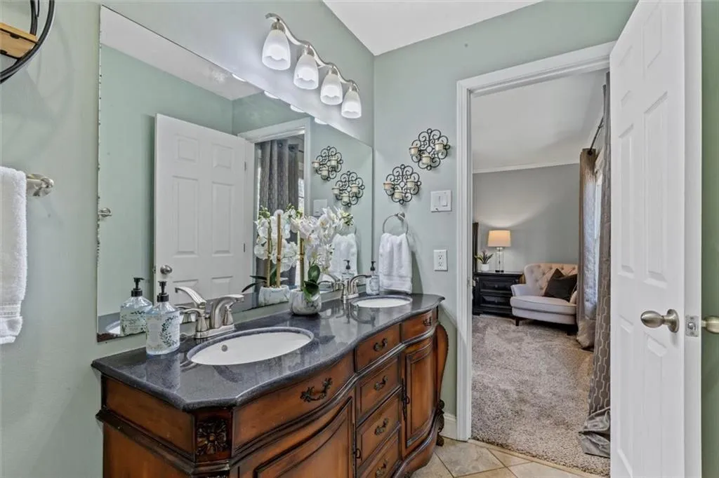 6980 Roswell Road Unit A8, Atlanta, Georgia 30328, 3 Bedrooms Bedrooms, ,2 BathroomsBathrooms,Residential,Sold,6980 Roswell Road Unit A8,7175910