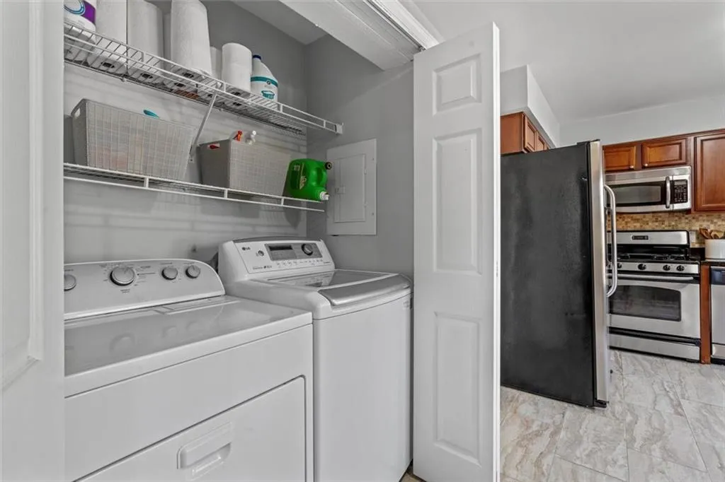 6980 Roswell Road Unit A8, Atlanta, Georgia 30328, 3 Bedrooms Bedrooms, ,2 BathroomsBathrooms,Residential,Sold,6980 Roswell Road Unit A8,7175910