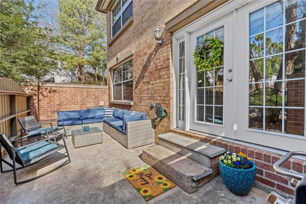 6980 Roswell Road Unit A8, Atlanta, Georgia 30328, 3 Bedrooms Bedrooms, ,2 BathroomsBathrooms,Residential,Sold,6980 Roswell Road Unit A8,7175910