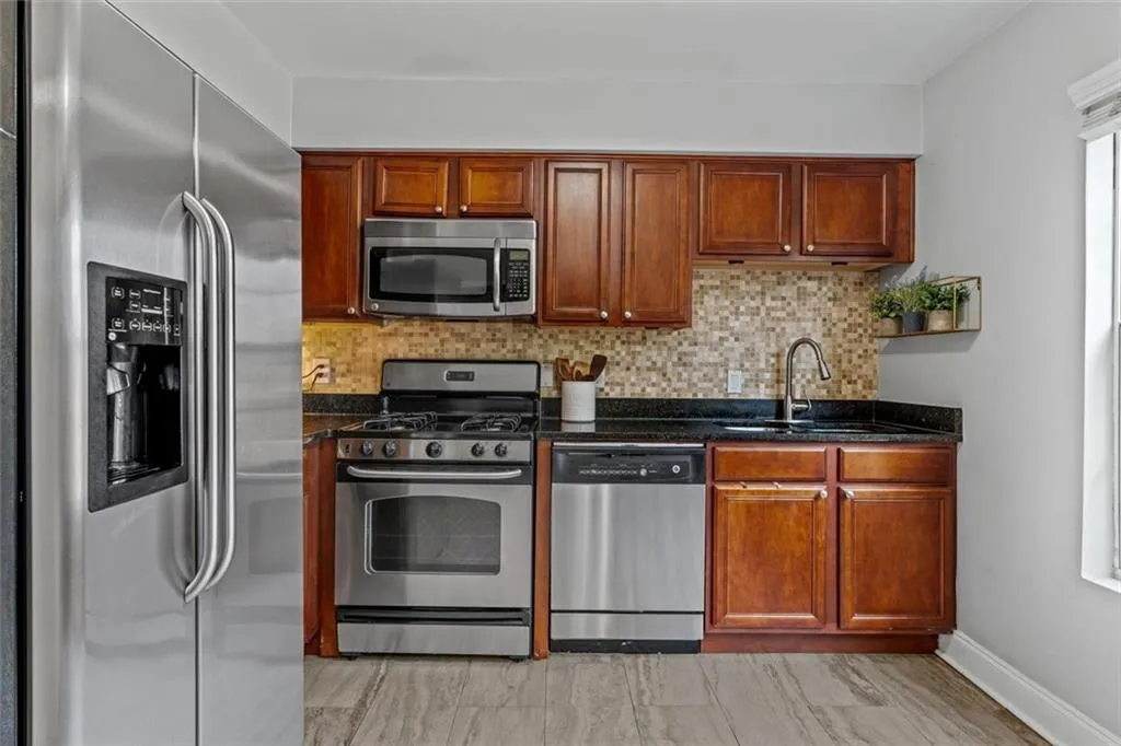 6980 Roswell Road Unit A8, Atlanta, Georgia 30328, 3 Bedrooms Bedrooms, ,2 BathroomsBathrooms,Residential,Sold,6980 Roswell Road Unit A8,7175910