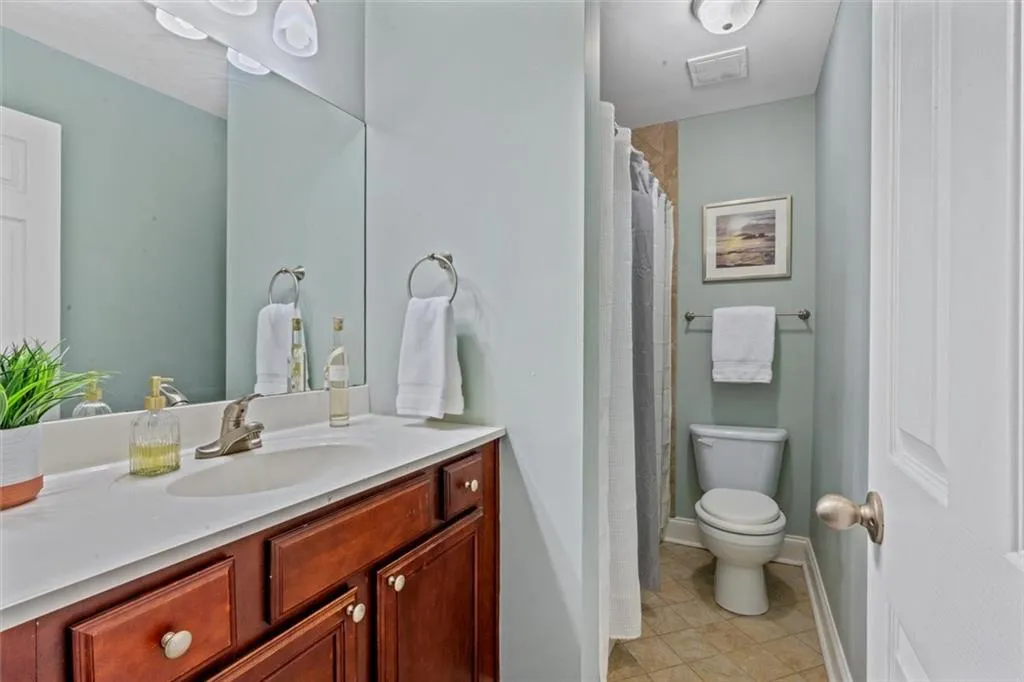 6980 Roswell Road Unit A8, Atlanta, Georgia 30328, 3 Bedrooms Bedrooms, ,2 BathroomsBathrooms,Residential,Sold,6980 Roswell Road Unit A8,7175910