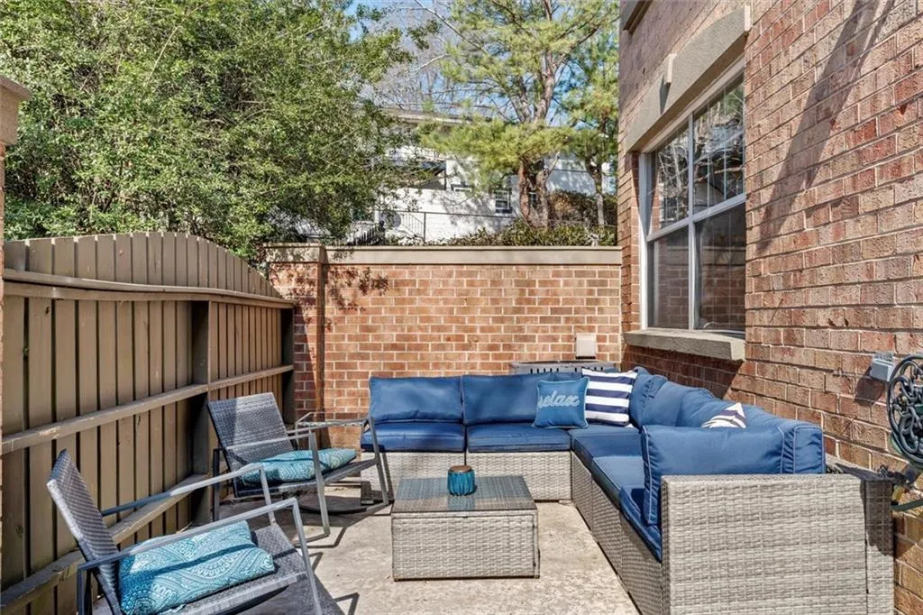 6980 Roswell Road Unit A8, Atlanta, Georgia 30328, 3 Bedrooms Bedrooms, ,2 BathroomsBathrooms,Residential,Sold,6980 Roswell Road Unit A8,7175910