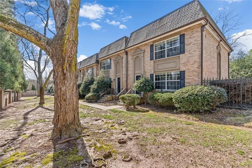 6980 Roswell Road Unit A8, Atlanta, Georgia 30328, 3 Bedrooms Bedrooms, ,2 BathroomsBathrooms,Residential,Sold,6980 Roswell Road Unit A8,7175910