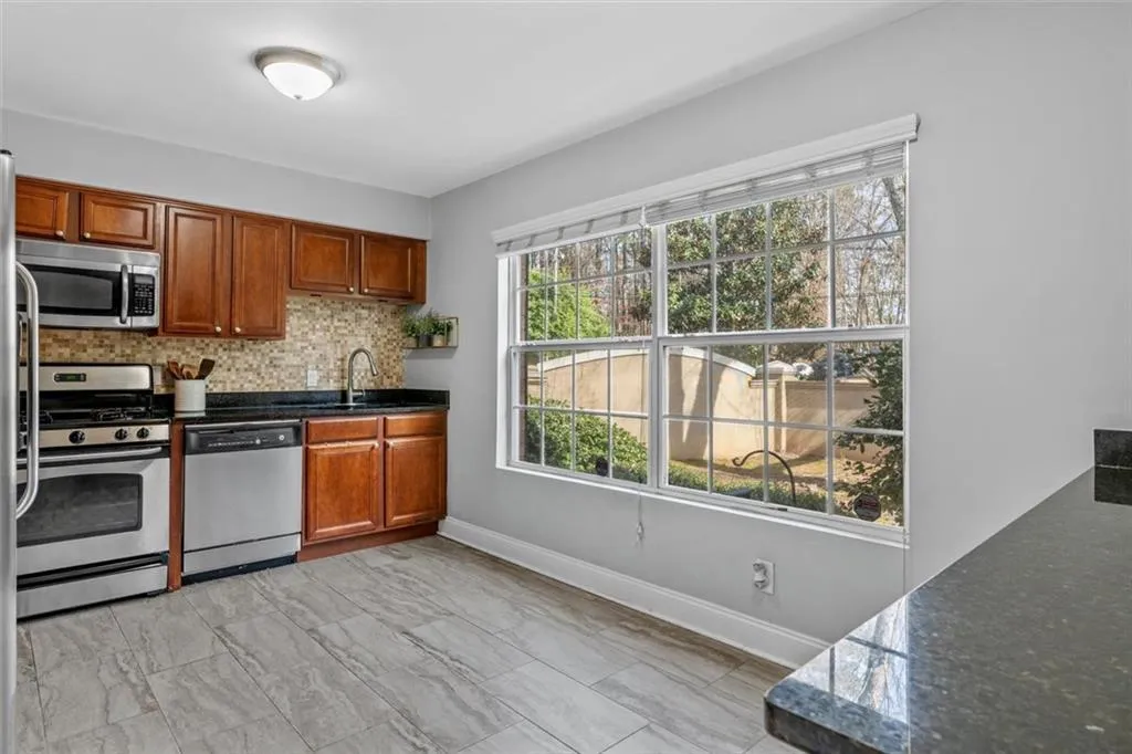 6980 Roswell Road Unit A8, Atlanta, Georgia 30328, 3 Bedrooms Bedrooms, ,2 BathroomsBathrooms,Residential,Sold,6980 Roswell Road Unit A8,7175910