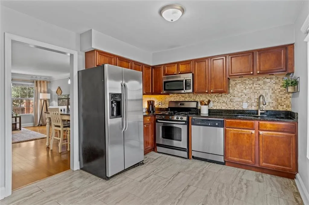 6980 Roswell Road Unit A8, Atlanta, Georgia 30328, 3 Bedrooms Bedrooms, ,2 BathroomsBathrooms,Residential,Sold,6980 Roswell Road Unit A8,7175910