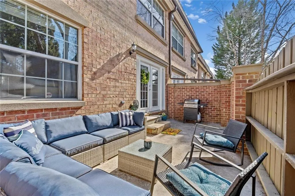 6980 Roswell Road Unit A8, Atlanta, Georgia 30328, 3 Bedrooms Bedrooms, ,2 BathroomsBathrooms,Residential,Sold,6980 Roswell Road Unit A8,7175910