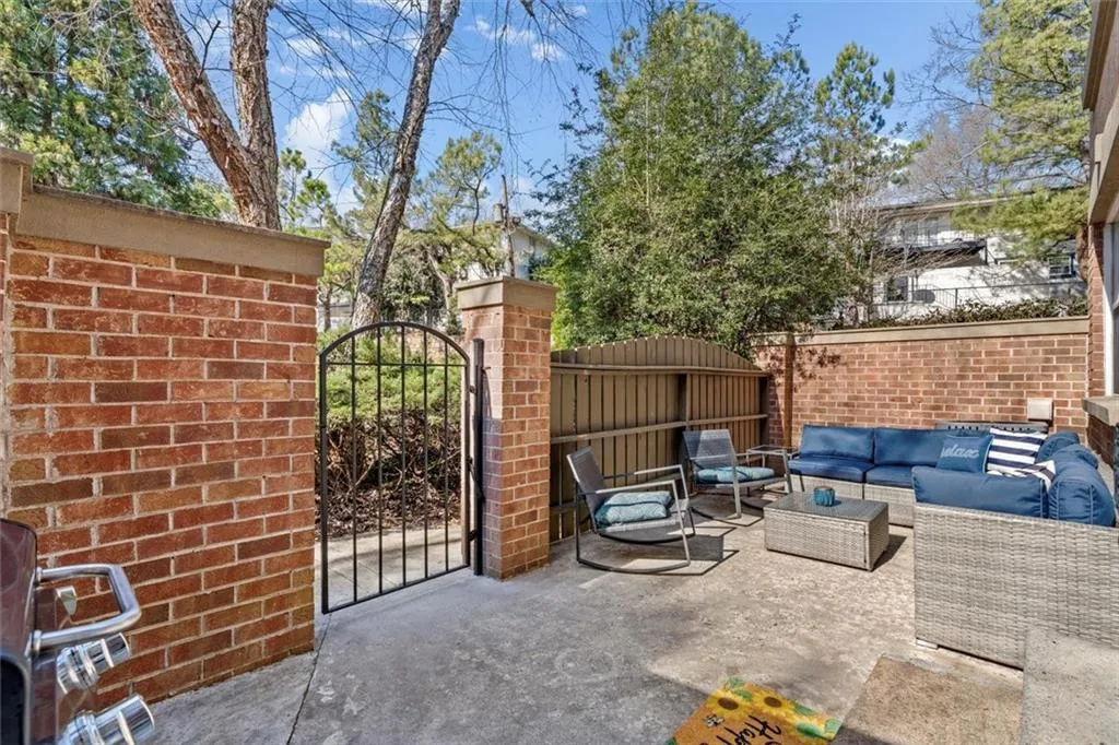 6980 Roswell Road Unit A8, Atlanta, Georgia 30328, 3 Bedrooms Bedrooms, ,2 BathroomsBathrooms,Residential,Sold,6980 Roswell Road Unit A8,7175910