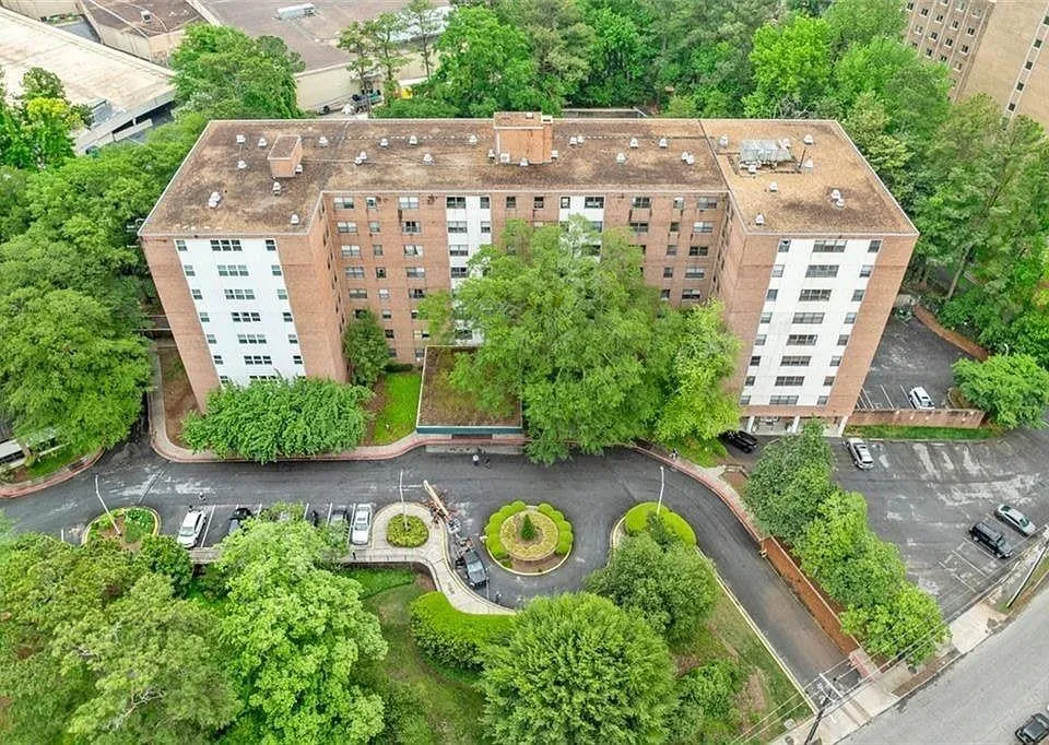 Bird's eye view of apartment complex