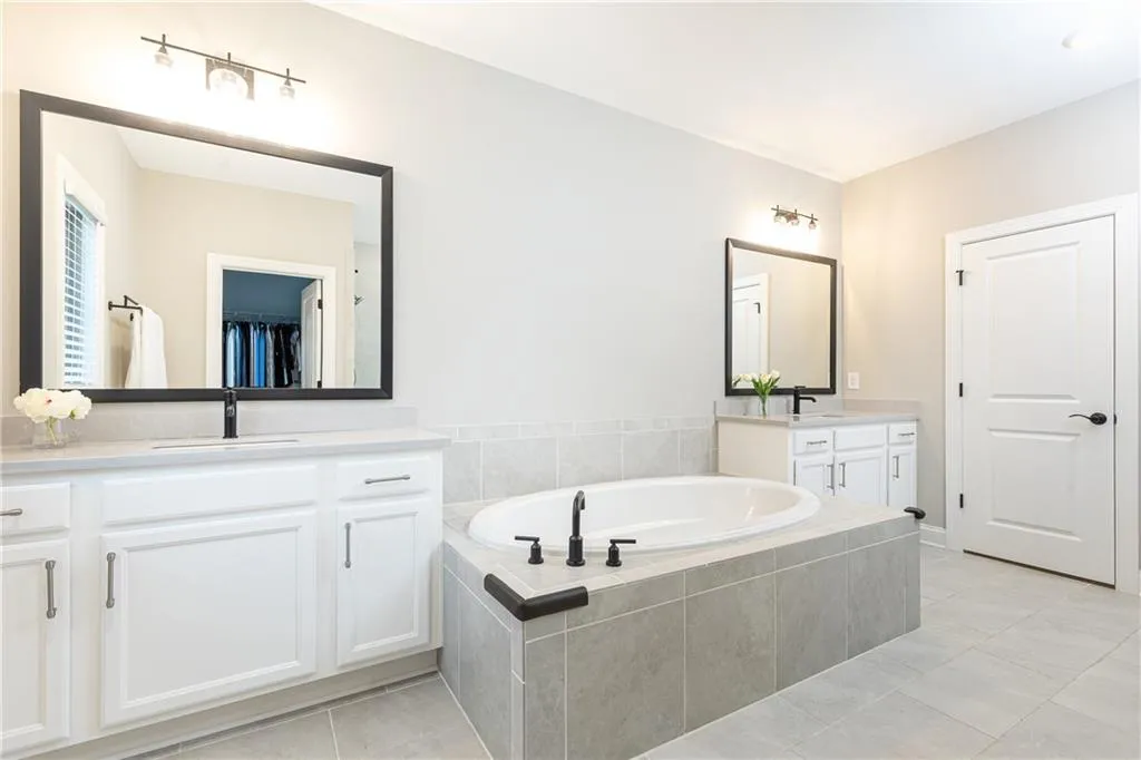 3900 Danube Lane, Atlanta, Georgia 30339, 3 Bedrooms Bedrooms, ,3 BathroomsBathrooms,Residential,For Sale,3900 Danube Lane,7602997