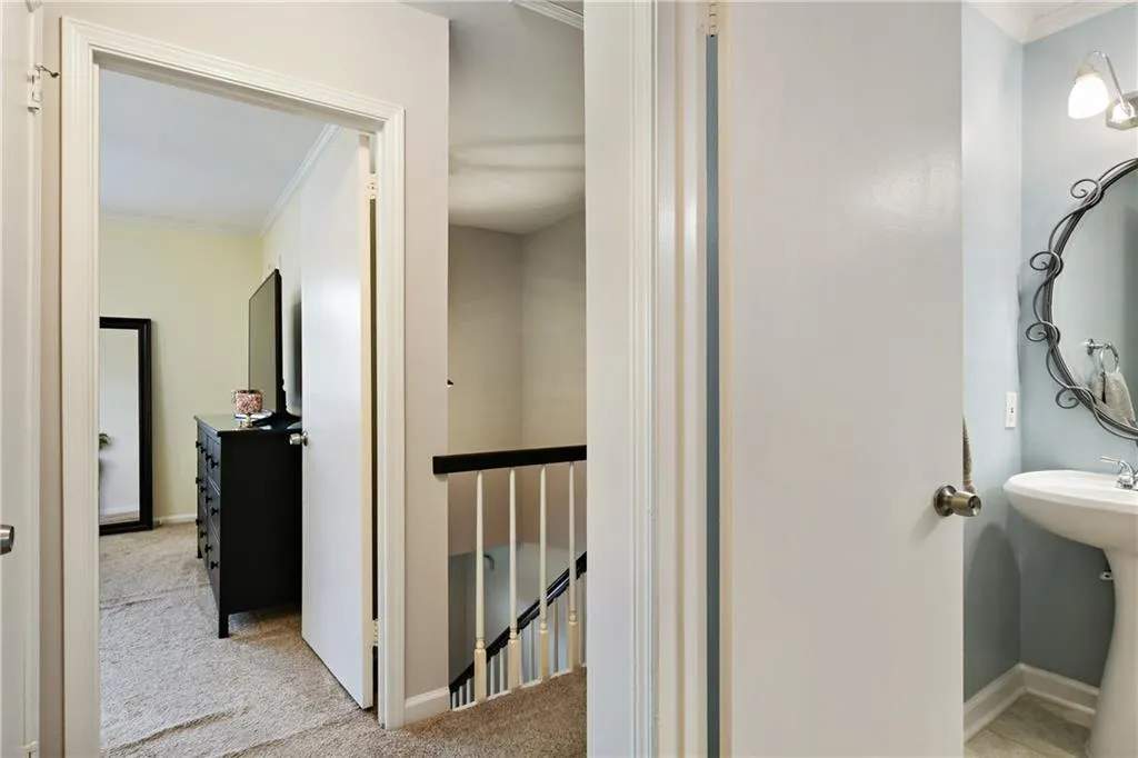 6520 Roswell Road Unit 102, Atlanta, Georgia 30328, 2 Bedrooms Bedrooms, ,1 BathroomBathrooms,Residential,Sold,6520 Roswell Road Unit 102,7121871