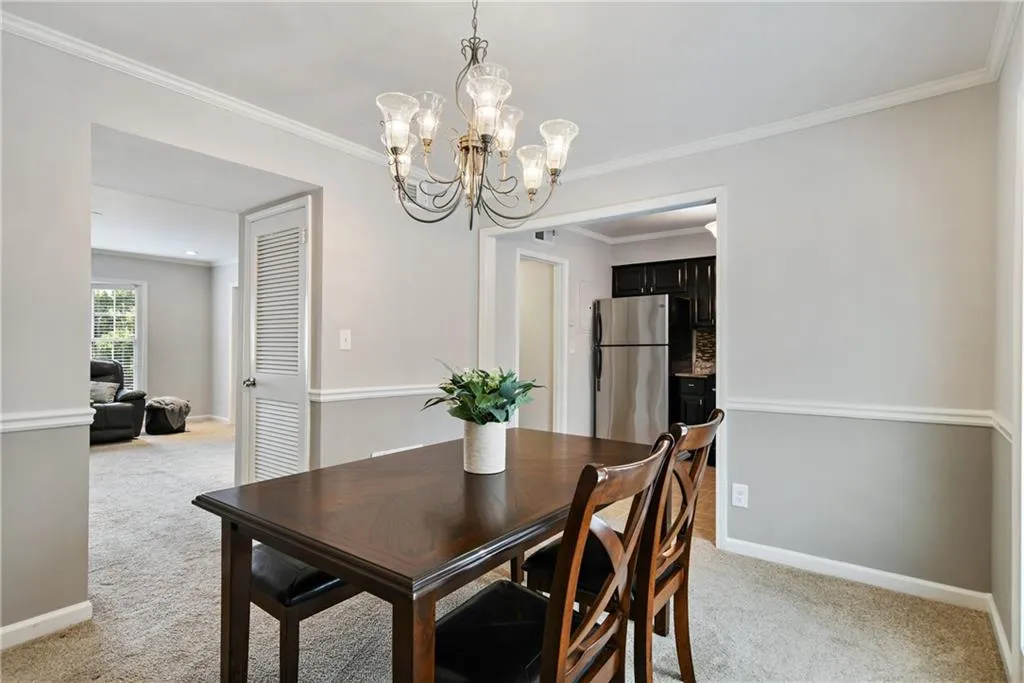 6520 Roswell Road Unit 102, Atlanta, Georgia 30328, 2 Bedrooms Bedrooms, ,1 BathroomBathrooms,Residential,Sold,6520 Roswell Road Unit 102,7121871