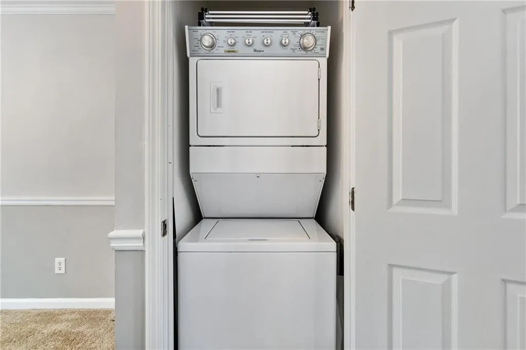 6520 Roswell Road Unit 102, Atlanta, Georgia 30328, 2 Bedrooms Bedrooms, ,1 BathroomBathrooms,Residential,Sold,6520 Roswell Road Unit 102,7121871