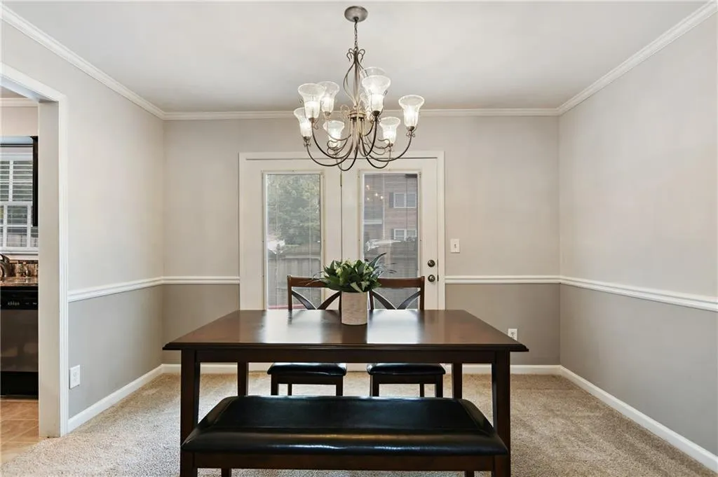 6520 Roswell Road Unit 102, Atlanta, Georgia 30328, 2 Bedrooms Bedrooms, ,1 BathroomBathrooms,Residential,Sold,6520 Roswell Road Unit 102,7121871