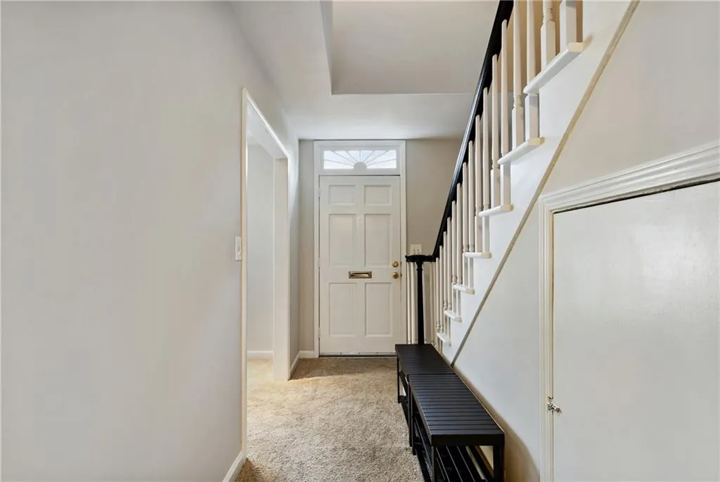 6520 Roswell Road Unit 102, Atlanta, Georgia 30328, 2 Bedrooms Bedrooms, ,1 BathroomBathrooms,Residential,Sold,6520 Roswell Road Unit 102,7121871