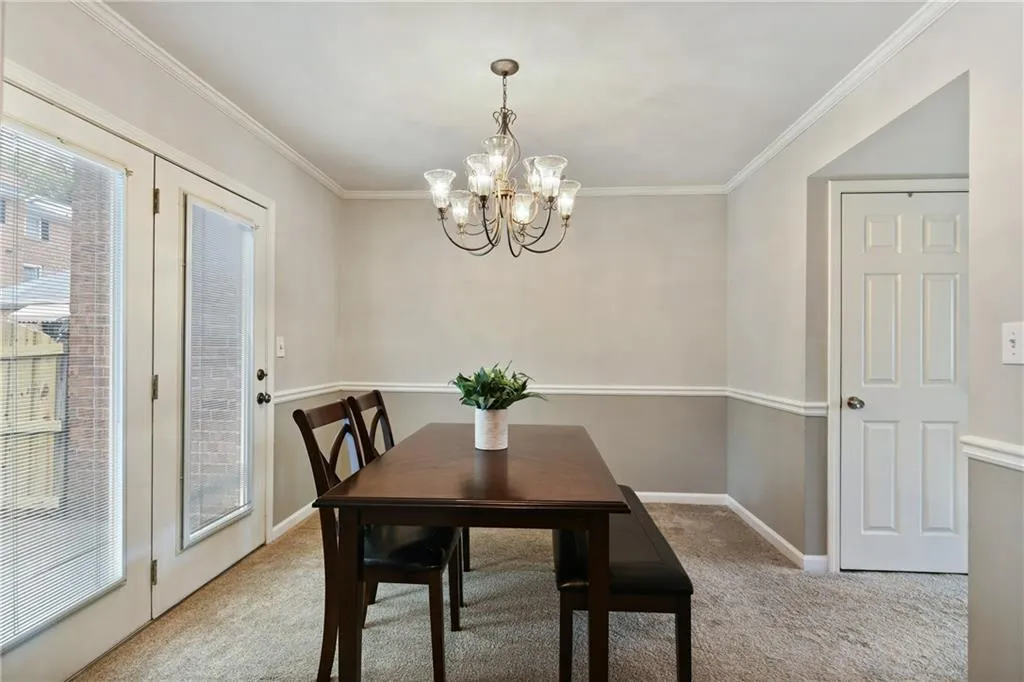 6520 Roswell Road Unit 102, Atlanta, Georgia 30328, 2 Bedrooms Bedrooms, ,1 BathroomBathrooms,Residential,Sold,6520 Roswell Road Unit 102,7121871