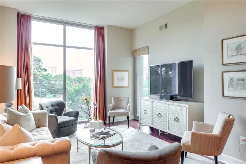 2795 Peachtree Road Ne Unit 403, Atlanta, Georgia 30305, 2 Bedrooms Bedrooms, ,2 BathroomsBathrooms,Residential,Sold,2795 Peachtree Road Ne Unit 403,5734730