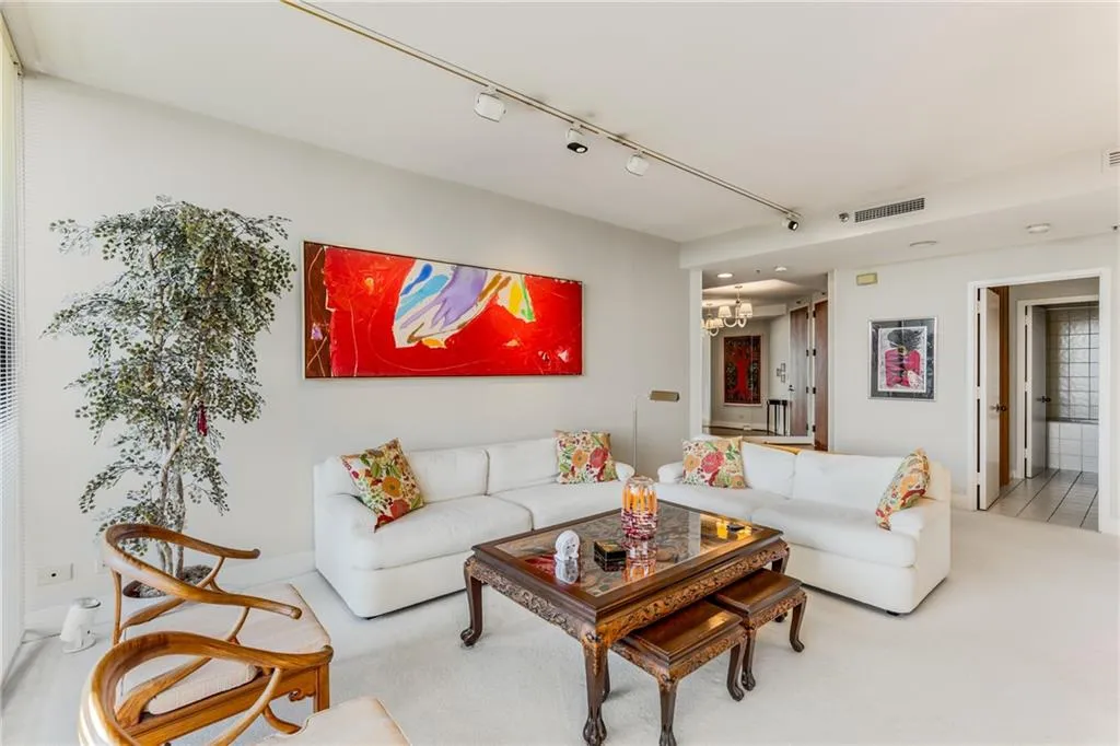 2660 Peachtree Road Nw Unit 18g, Atlanta, Georgia 30305, 1 Bedroom Bedrooms, ,2 BathroomsBathrooms,Residential,For Sale,2660 Peachtree Road Nw Unit 18g,7479158