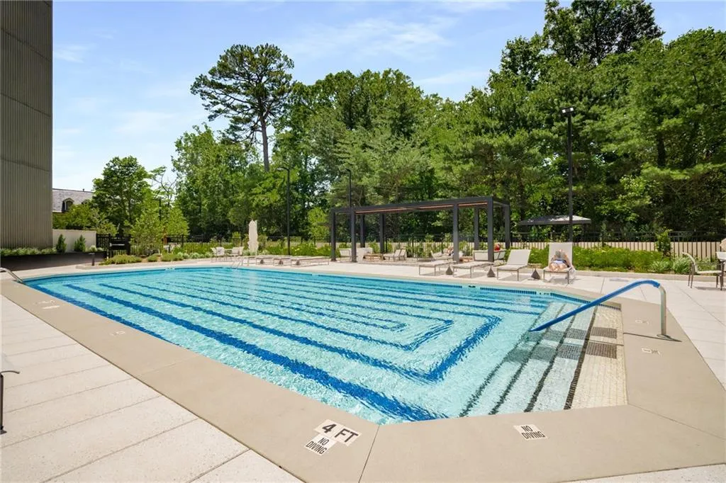 2660 Peachtree Road Nw Unit 18g, Atlanta, Georgia 30305, 1 Bedroom Bedrooms, ,2 BathroomsBathrooms,Residential,For Sale,2660 Peachtree Road Nw Unit 18g,7479158