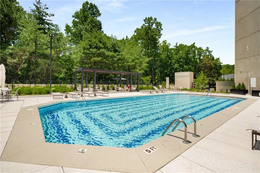 2660 Peachtree Road Nw Unit 18g, Atlanta, Georgia 30305, 1 Bedroom Bedrooms, ,2 BathroomsBathrooms,Residential,For Sale,2660 Peachtree Road Nw Unit 18g,7479158