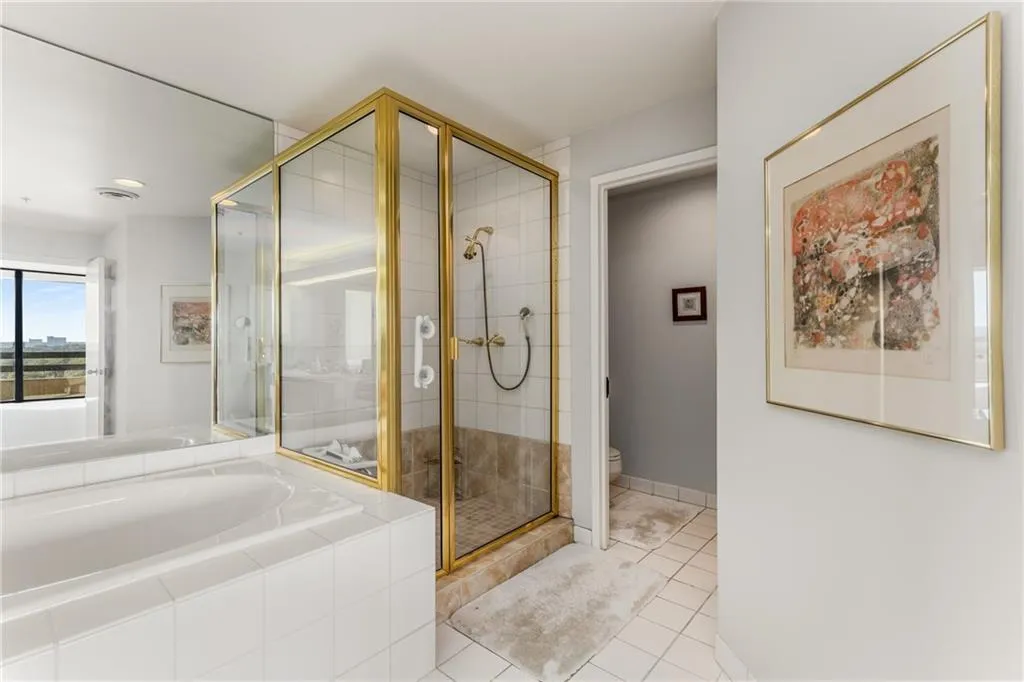 2660 Peachtree Road Nw Unit 18g, Atlanta, Georgia 30305, 1 Bedroom Bedrooms, ,2 BathroomsBathrooms,Residential,For Sale,2660 Peachtree Road Nw Unit 18g,7479158
