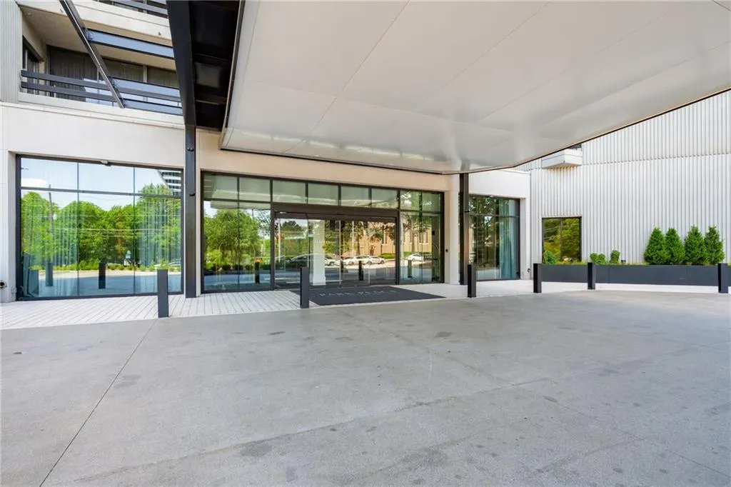 2660 Peachtree Road Nw Unit 18g, Atlanta, Georgia 30305, 1 Bedroom Bedrooms, ,2 BathroomsBathrooms,Residential,For Sale,2660 Peachtree Road Nw Unit 18g,7479158
