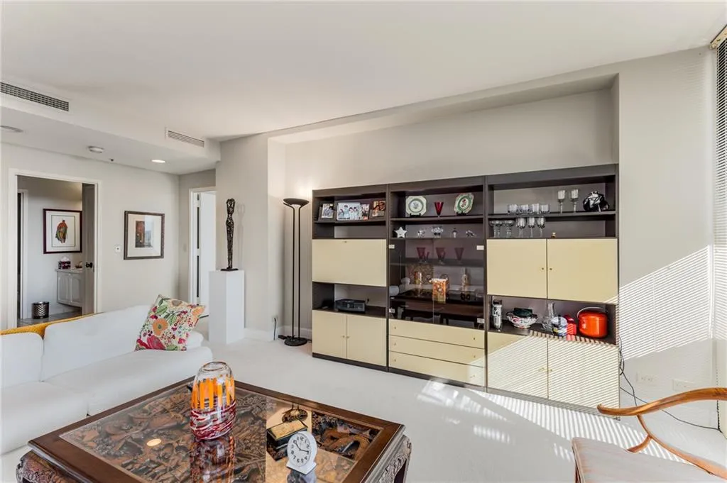 2660 Peachtree Road Nw Unit 18g, Atlanta, Georgia 30305, 1 Bedroom Bedrooms, ,2 BathroomsBathrooms,Residential,For Sale,2660 Peachtree Road Nw Unit 18g,7479158