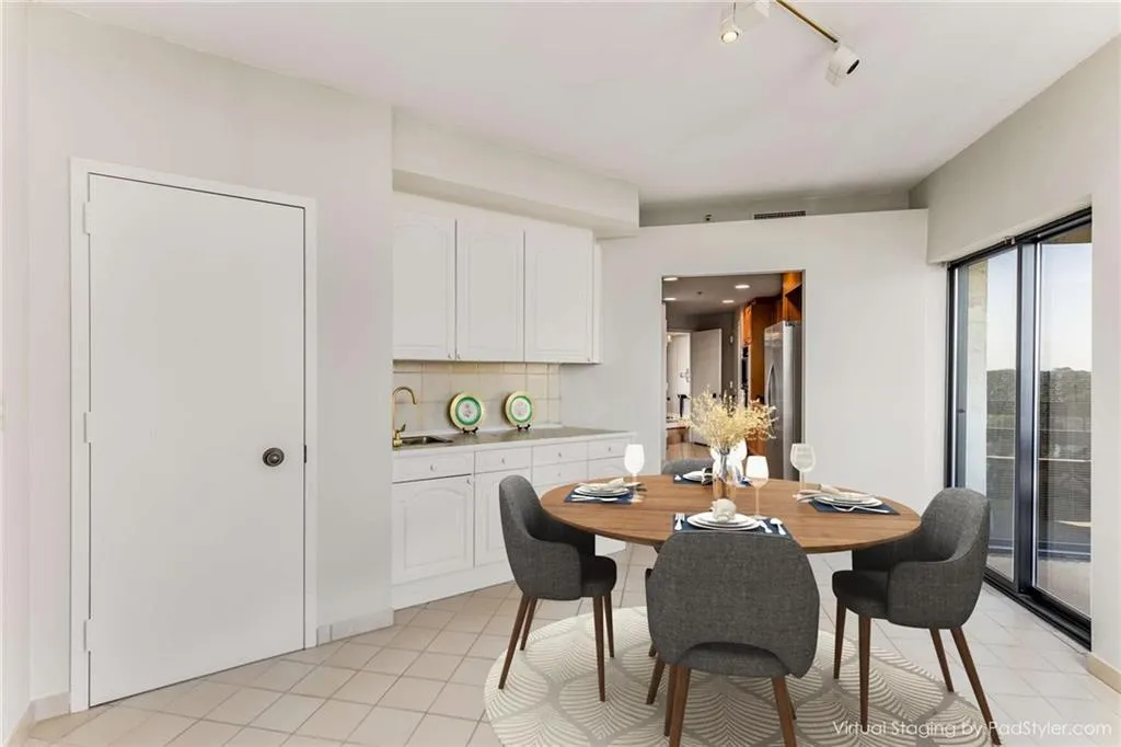 2660 Peachtree Road Nw Unit 18g, Atlanta, Georgia 30305, 1 Bedroom Bedrooms, 0 ,2 BathroomsBathrooms,Residential,For Sale,2660 Peachtree Road Nw Unit 18g,7479158