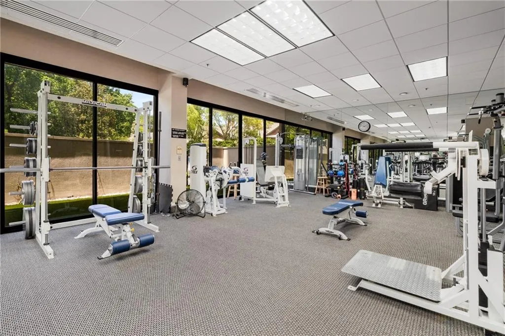 2660 Peachtree Road Nw Unit 18g, Atlanta, Georgia 30305, 1 Bedroom Bedrooms, ,2 BathroomsBathrooms,Residential,For Sale,2660 Peachtree Road Nw Unit 18g,7479158