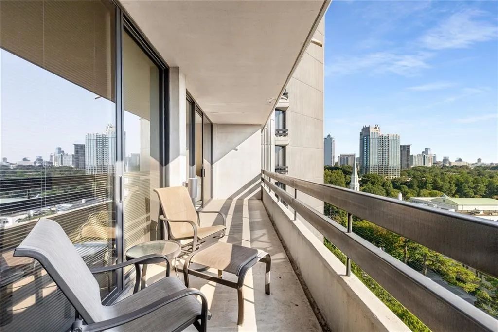2660 Peachtree Road Nw Unit 18g, Atlanta, Georgia 30305, 1 Bedroom Bedrooms, ,2 BathroomsBathrooms,Residential,For Sale,2660 Peachtree Road Nw Unit 18g,7479158